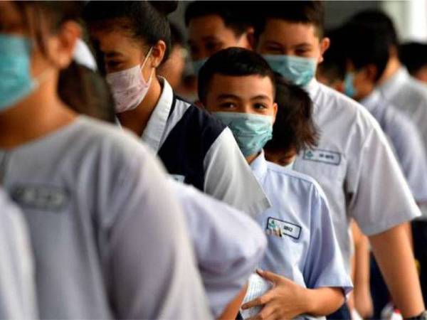 Pelajar tidak diwajibkan untuk memakai pelitup muka di kawasan sekolah.