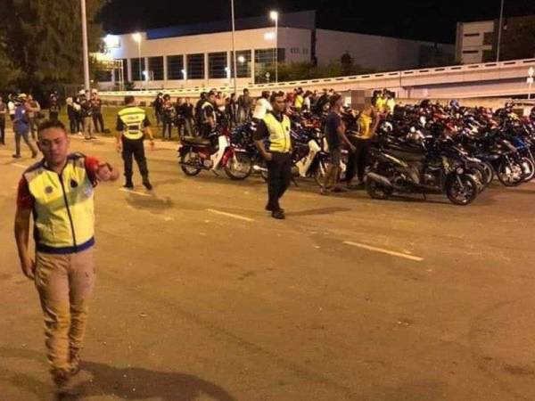 Sebanyak127 motosikal, 17 kereta dan 215 individu diperiksa dalam Op Bersepadu Motosikal/Samseng Jalanan malam tadi.