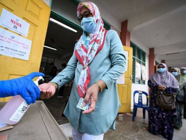 Proses pengundian mengikut SOP yang ditetapkan telah dilaksanakan pada Pilihan Raya Kecil (PRK) Dewan Undangan Negeri (DUN) Chini pada 4 Julai lalu. -Foto Bernama