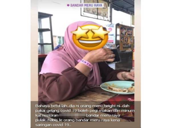 Gambar tular seorang wanita memakai gelang tangan (wristband) merah jambu dari KKM sedang makan di sebuah restoran.