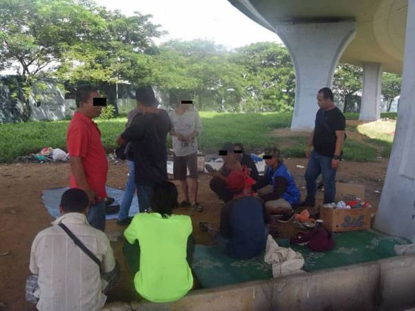 Pihak polis menggempur port dadah di bawah jambatan menerusi Ops Sarang Khas pada Ahad lalu.