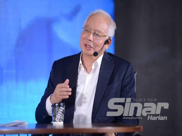 Najib pada program Sinar Live di bangunan Kumpulan Karangkraf, Shah Alam semalam. 