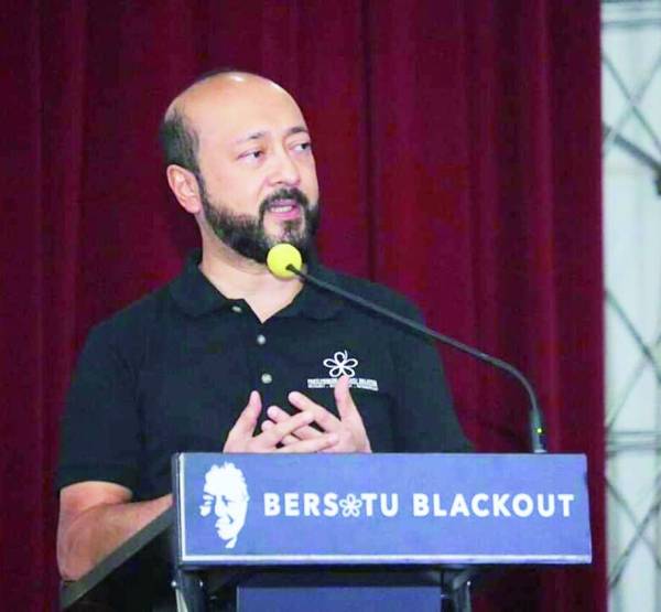 Mukhriz pada program Bersatu Blackout bersama Tun Dr Mahathir Mohamad di sebuah hotel di Alor Setar, baru-baru ini.