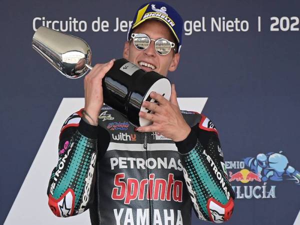 Quartararo meraikan kejayaan menjuarai perlumbaan GP Andalusia di Litar Jerez.