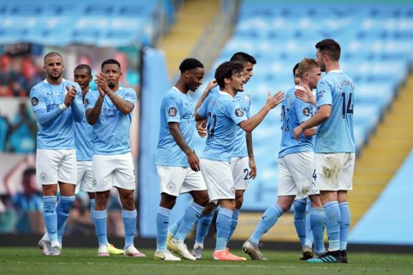 Silva (tengah) selepas membuat penampilan terakhir bersama Manchester City pada aksi menentang Norwich City di Stadium Etihad.