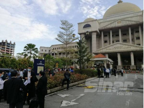 Keadaan di pekarangan Kompleks Mahkamah Kuala Lumpur pagi ini. - Foto SINAR HARIAN/ROSLI TALIB