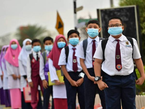 Kementerian Kesihatan Malaysia (KKM) mengisytiharkan sekolah sebagai kawasan selamat daripada wabak koronavirus (Covid-19).