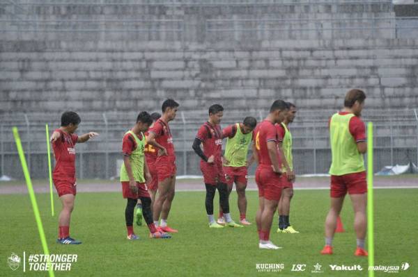 Status Kuching FA dalam saingan Liga-M terus menjadi persoalan ekoran lima pemain kelab itu positif Covid-19.