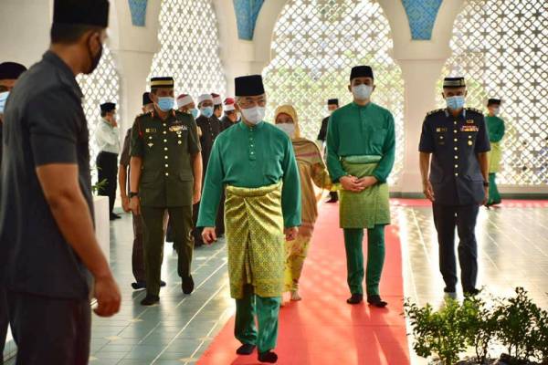 Agong, Permaisuri berangkat ke majlis ulang tahun keputeraan ke-61 Seri Paduka. - Foto Facebook MB Pahang, Wan Rosdy bin Wan Ismail