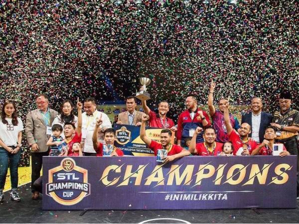 Johor Tigris meraikan kejayaan muncul juara STL Champions Cup 2019. - Foto FB SepakTakraw League