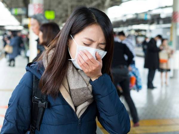 Pemakaian pelitup muka diwajibkan pada 1 Ogos lalu di kawasan sesak seperti pengangkutan awam serta tempat-tempat awam. - Foto 123RF