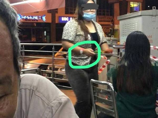 Gambar terbaharu yang tular menunjukkan seorang wanita memakai gelang seakan gelang PUS di sebuah restoran di Ipoh.