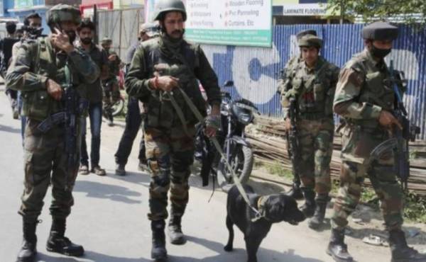 Pihak berkuasa India mengarahkan pasukan polis dan anggota separa tentera ke lokasi untuk mengesan penyerang. - Foto sumber internet