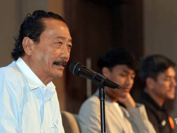 Vincent pada sidang media majlis menandatangani kontrak antara Luqman Hakim Shamsudin dan KV Kortrijk di Hotel Berjaya Times Square, Kuala Lumpur hari ini.