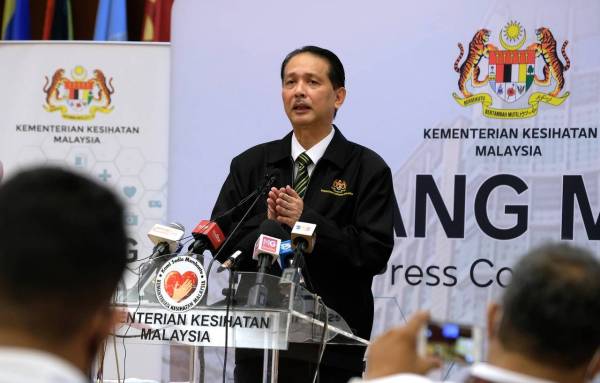 Dr Noor Hisham Abdullah bercakap pada sidang media harian berkaitan penularan wabak COVID-19 di Kementerian Kesihatan hari ini. - fotoBERNAMA