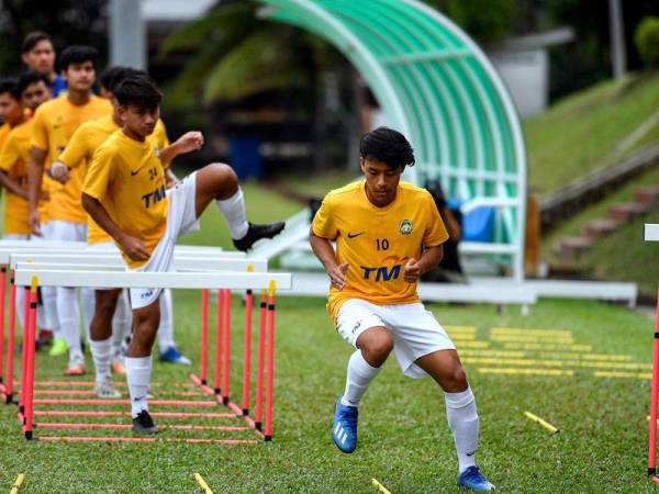 Luqman Hakim ketika menjalani latihan bersama skuad bola sepak bawah 19 tahun.