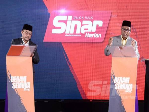 Bekas Menteri di Jabatan Perdana Menteri, Datuk Seri Dr Mujahid Yusof (kiri) bersemuka dengan bekas Pengerusi TH, Datuk Seri Abdul Azeez Rahim dalam program Berani Semuka yang dikendalikan Tan Sri Johan Jaaffar di Kumpulan Media Karangkraf malam ini. FOTO SINAR HARIAN/ROSLI TALIB