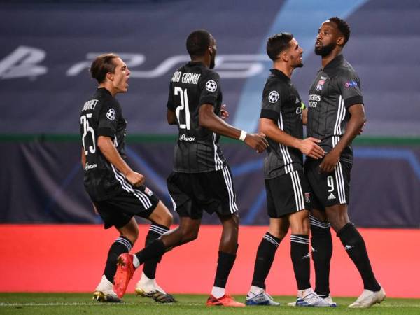 Dembele (kanan) meraikan jaringan kedua Lyong ketika menentang Manchester City di Estadio Jose Alvalade, Lisbon.