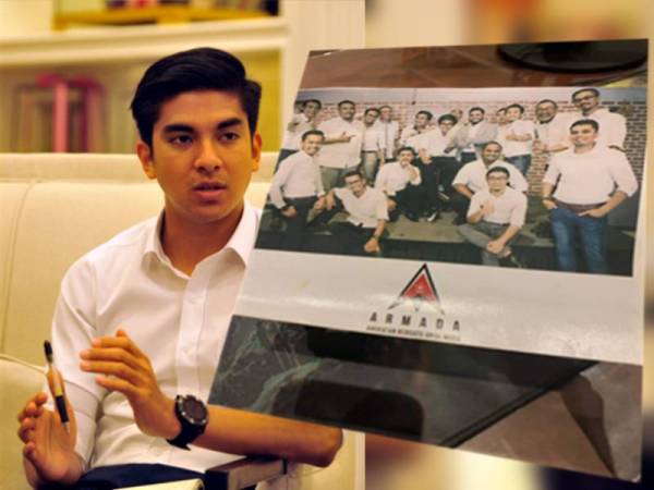 Gambar Syed Saddiq bersama bekas jawatankuasa kepimpinan Armada yang dimuat naik di Facebook beliau hari ini.