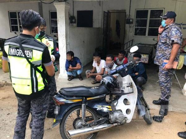 Sebanyak 14 premis perniagaan termasuk kedai makan dan kedai runcit yang beroperasi menggunakan pekerja warga asing, 12 kediaman serta 34 individu diperiksa dalam operasi Op Bersih Bersepadu Warga Asing semalam.