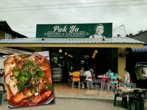 Resipi istimewa mi bandung udang galah menjadi tarikan utama Warung Pak Ya Bistro di Kuala Slim.