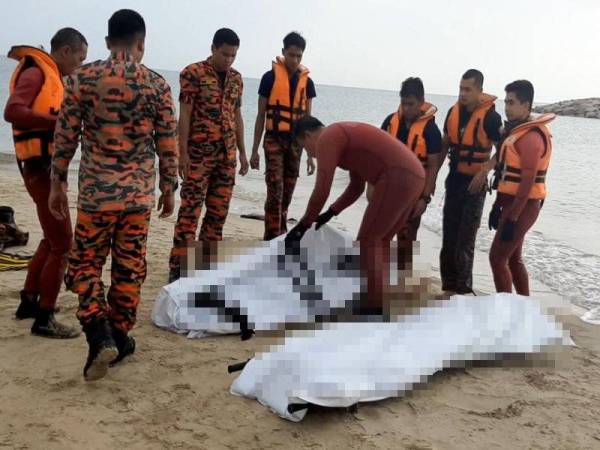 Mayat Muhammad Amirul dan Muhammad Aidil Ashman ditemui kira-kira 50 meter dari pesisir pantai jam 9 pagi tadi.