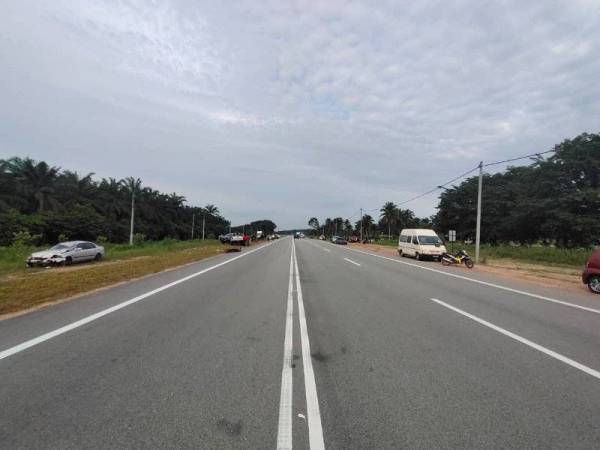 Lokasi nahas melibatkan dua kenderaan yang mengorbankan nyawa seorang penunggang motosikal pagi tadi.