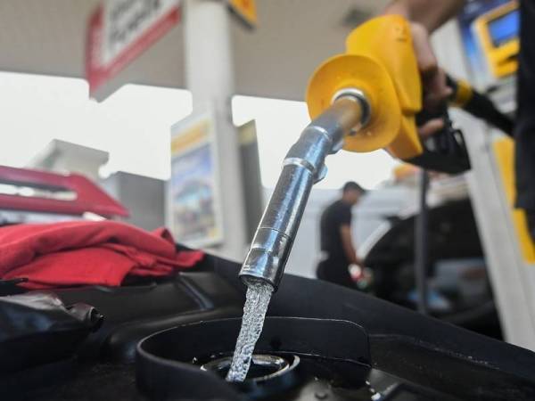 Harga runcit petrol RON95 dan RON97 masing-masing naik tiga sen manakala diesel turun dua sen bagi tempoh 22 hingga 28 Ogos ini.