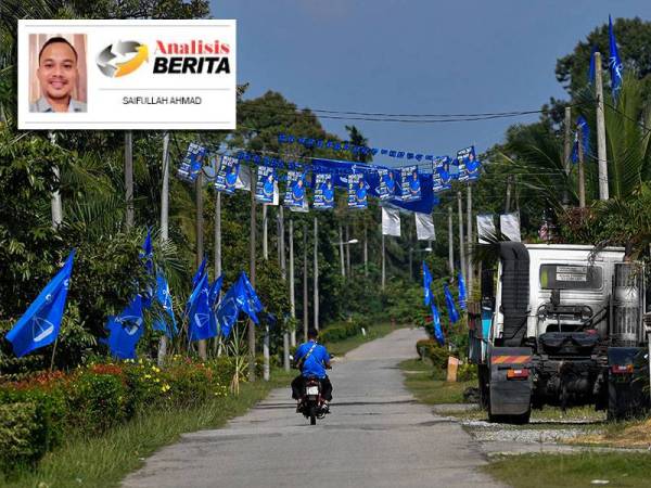 Suasana di sebuah kampung dipenuhi bendera dan poster BN ketika tinjauan sempena kempen PRK DUN Slim di sekitar Kampung Gunung Besout semalam.