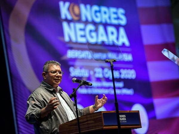 Saifuddin menyampaikan ucapan pada Kongres Negara: Bersatu Untuk Malaysia di Pusat Dagangan dan Pameran Antarabangsa Malaysia (MITEC) hari ini. - Foto Bernama