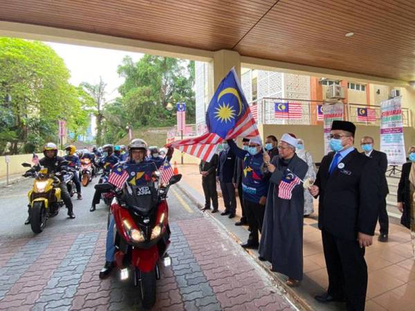 Zulkifli melepaskan kira-kira 20 peserta konvoi motosikal Jelajah Kampung Orang Asli di Jelebu, Negeri Sembilan dan Bentong, Pahang yang merupakan salah satu program di bawah Semarak Dakwah.