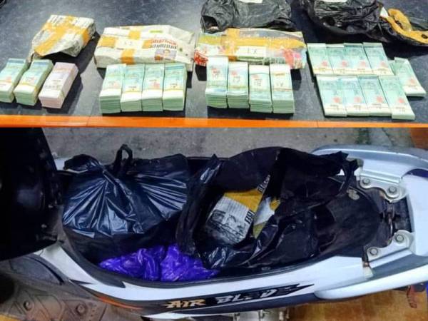 PGA Batalion 8 Pengkalan Chepa merampas wang tunai berjumlah RM343,700 dalam serbuan di hadapan sebuah stesen minyak di Rantau Panjang. Bungkusan plastik hitam berisi wang ditemui di bawah ruangan tempat duduk motosikal.