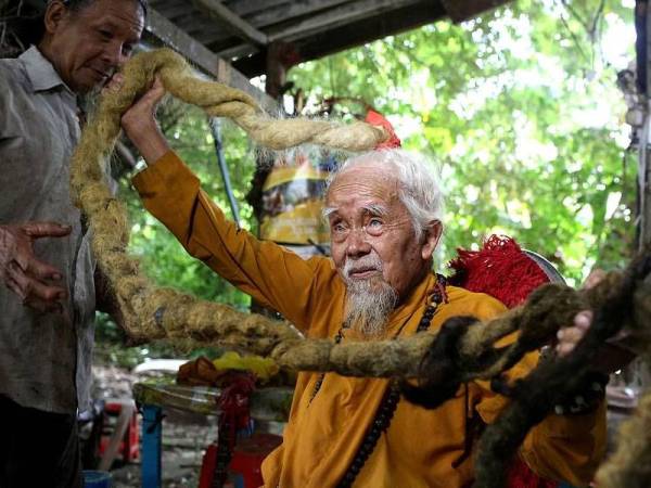 Chien menunjukkan rambut tidak dipotong sejak 80 tahun. - Foto Reuters