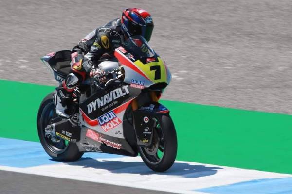 Adam yakin untuk bersaing dengan pelumba laindi kelompok hadapan pada perlumbaan pusingan ketiga Kejuaraan Moto2 Eropah CEV di Litar Jerez hari ini.