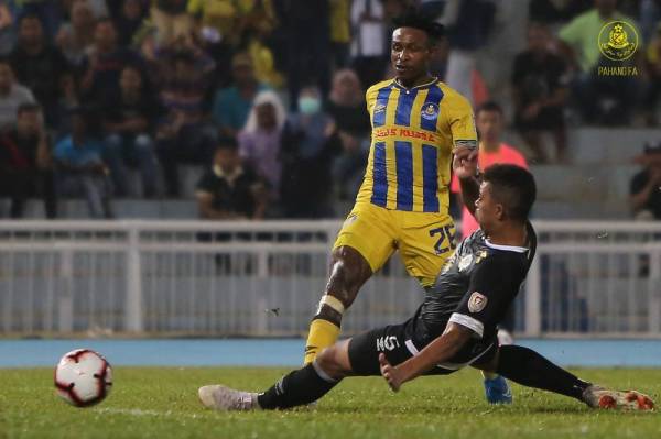 Aksi Sumareh ketika Pahang menentang Perak di Stadium Darul Makmur, Kuantan tahun lalu. Foto PAHANG FA