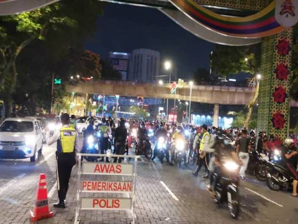 JSPT Kuala Lumpur mengeluarkan 1,138 saman dalam Op Ambang Merdeka di sekitar ibu negara malam tadi.