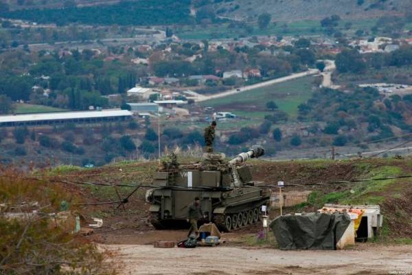 Sebuah kereta kebal Israel ditempatkan di Bukit Golan bersempadan dengan Syria. - Foto AFP