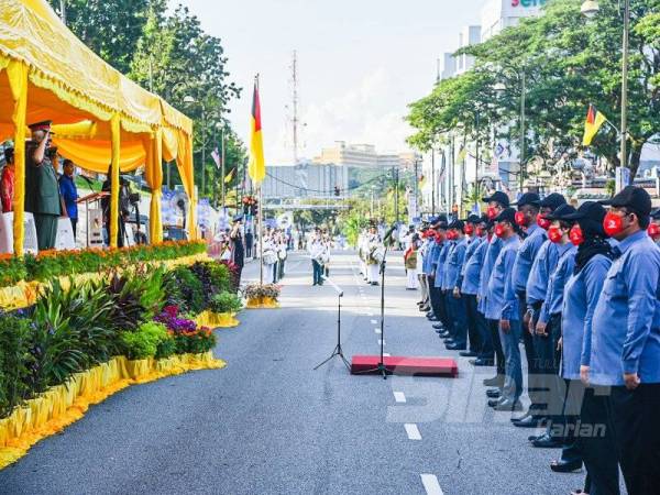 Antara barisan Ahli Dewan Undangan Negeri yang terlibat pada majlis Sambutan Hari Kebangsaan ke-63 Peringkat Negeri semalam.