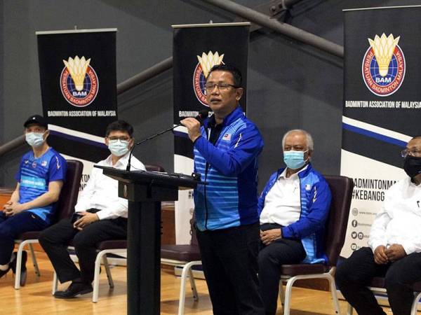 Mohamad Norza berucap pada perjumpaan bersama barisan pemain badminton yang akan menyertai Kem Motivasi di Pulau Tioman, di Akademi Badminton Malaysia, Bukit Kiara hari ini. -Foto Bernama