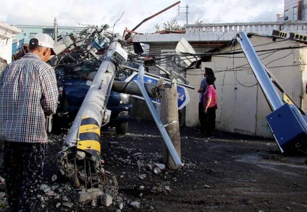 Lebih 800 kemudahan, kenderaan dan harta benda lain musnah akibat Taufan Maysak yang membadai Korea Selatan. - Foto AFP