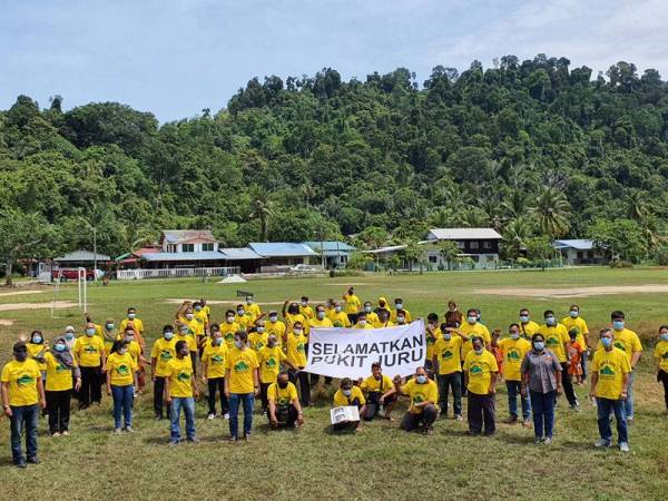 Penduduk mengadakan perhimpunan hari ini mendesak kerajaan negeri tidak lagi meluluskan operasi kuari di kawasan Bukit Juru.