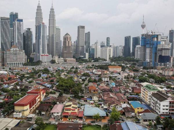 Isu berhubung pemilikan tanah di Kampong Bharu perlu diselesaikan terlebih dahulu oleh semua pihak sebelum sebarang perancangan untuk pembangunan dilakukan.