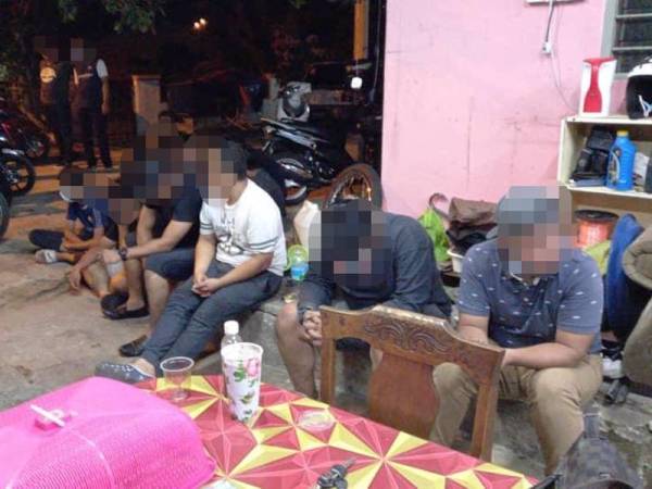 Penahanan seorang remaja lelaki membawa serbuan di sebuah rumah yang dipercayai dijadikan tempat menghisap dadah.