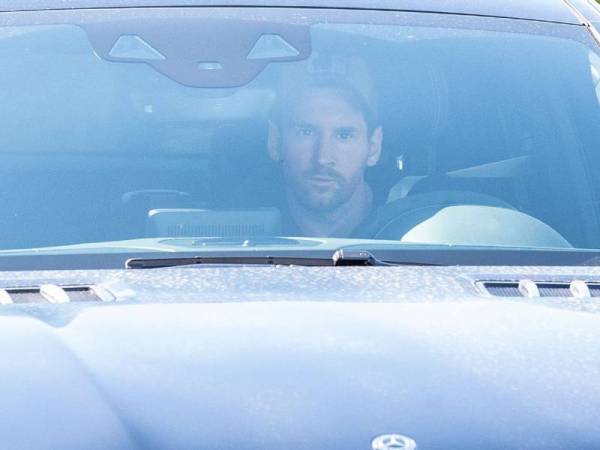 Messi memandu ke tempat latihan di Kompleks Ciutat Esportiva Joan Gamper.