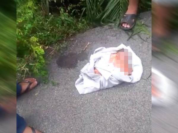 Bayi perempuan dibaluti plastik ditemui ditinggalkan dalam longkang di Kampung Solok Tangkak ditemui petang semalam.