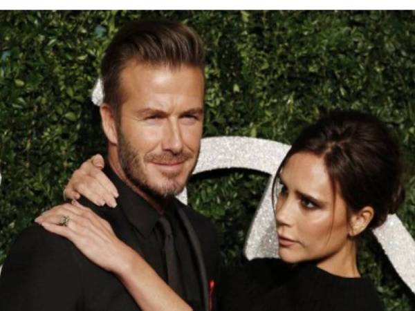 Gambar fail menunjukkan David Beckham dan isterinya, Victoria. - Foto AFP