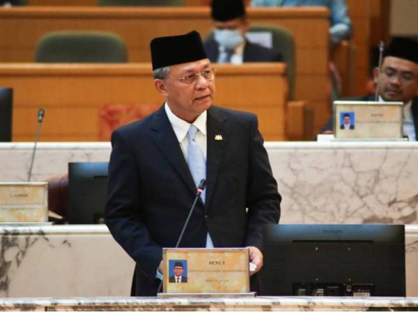 Hasni menjawab soalan lisan pada Mesyuarat Kedua Penggal Persidangan Ketiga Sidang DUN Johor ke-14 di Bangunan Sultan Ismail, Kota Iskandar, Iskandar Puteri. - Foto ihsan Unit Media Dan Komunikasi Pejabat Menteri Besar Johor