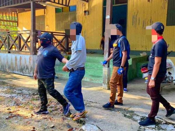 AADK Pasir Puteh menahan enam lelaki dalam serbuan yang dilakukan di sekitar jajahan ini.