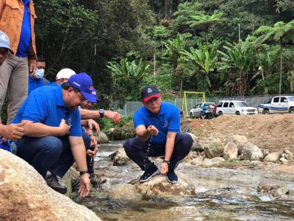 Wan Rosdy berpuas hati dengan keadaan semasa air Sungai Ichat yang kini berada pada tahap satu berbanding sangat tercemar pada tahap empat sebelum ini.