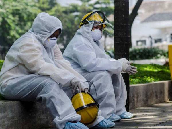 Indonesia mencatatkan 3,737 kes positif baharu Covid-19 dalam tempoh 24 jam. - Foto Reuters